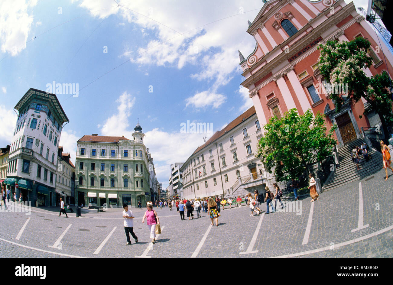 Ljubljana, Slowenien, 15. Juni 2009--Fisheye Blick auf Prešeren Platz (Prešernov Trg), dem zentralen Platz in Ljubljana, mit der Stockfoto
