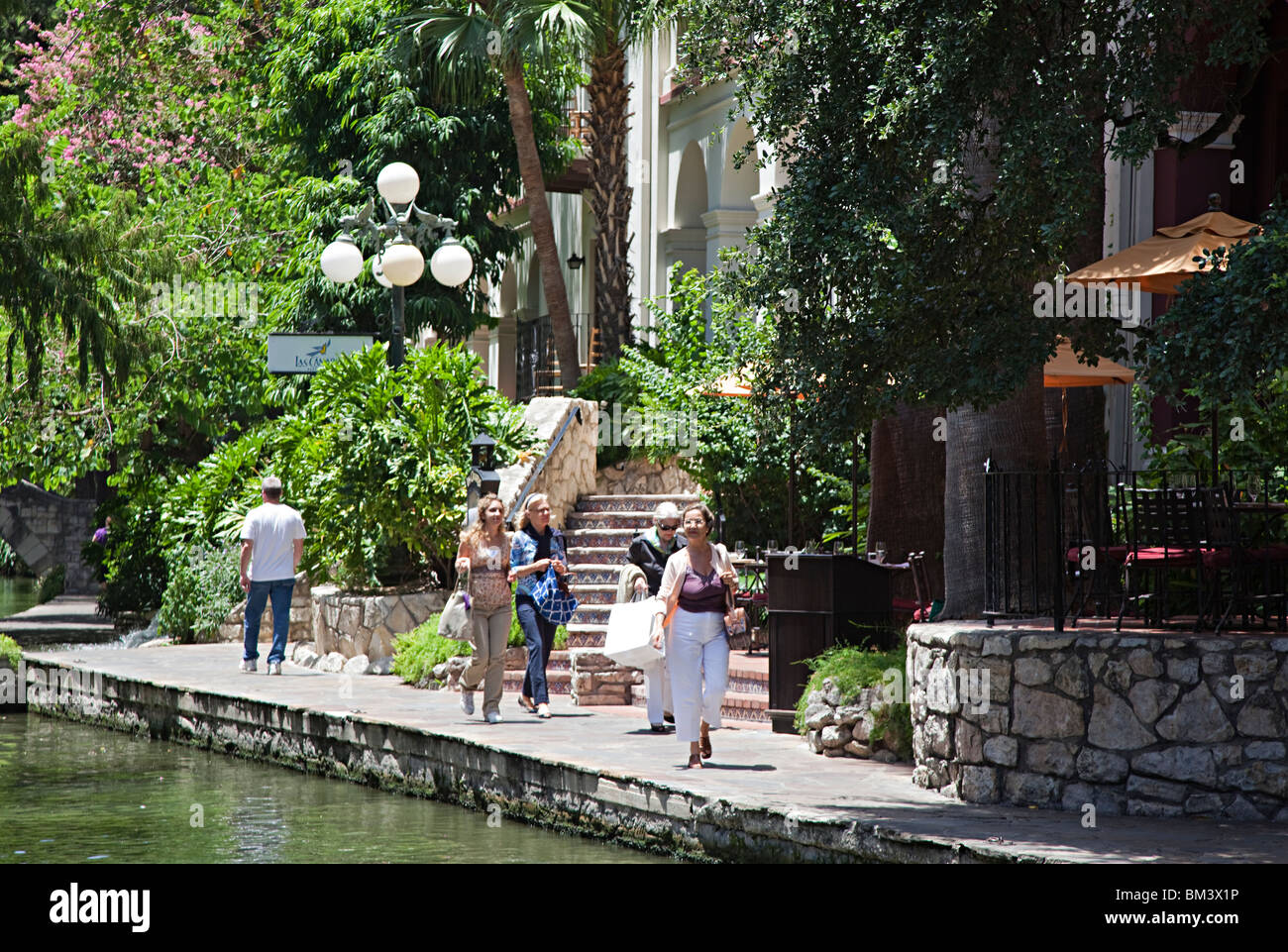 Menschen auf dem San Antonio River walk Texas USA Stockfoto