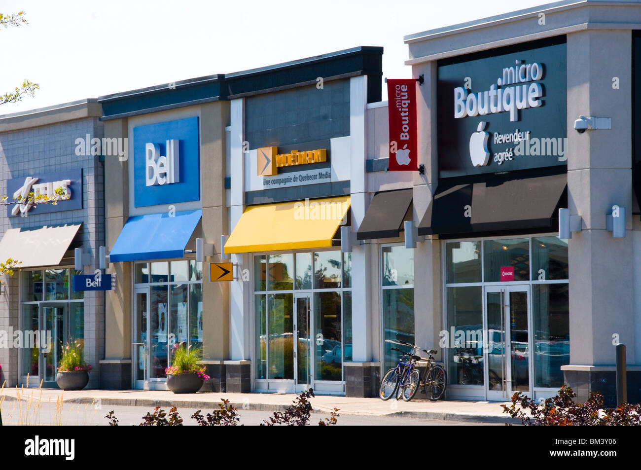 Geschäfte In Dix 30 Einkaufszentrum Brossard South Shore of Montreal Quebec Kanada Stockfoto