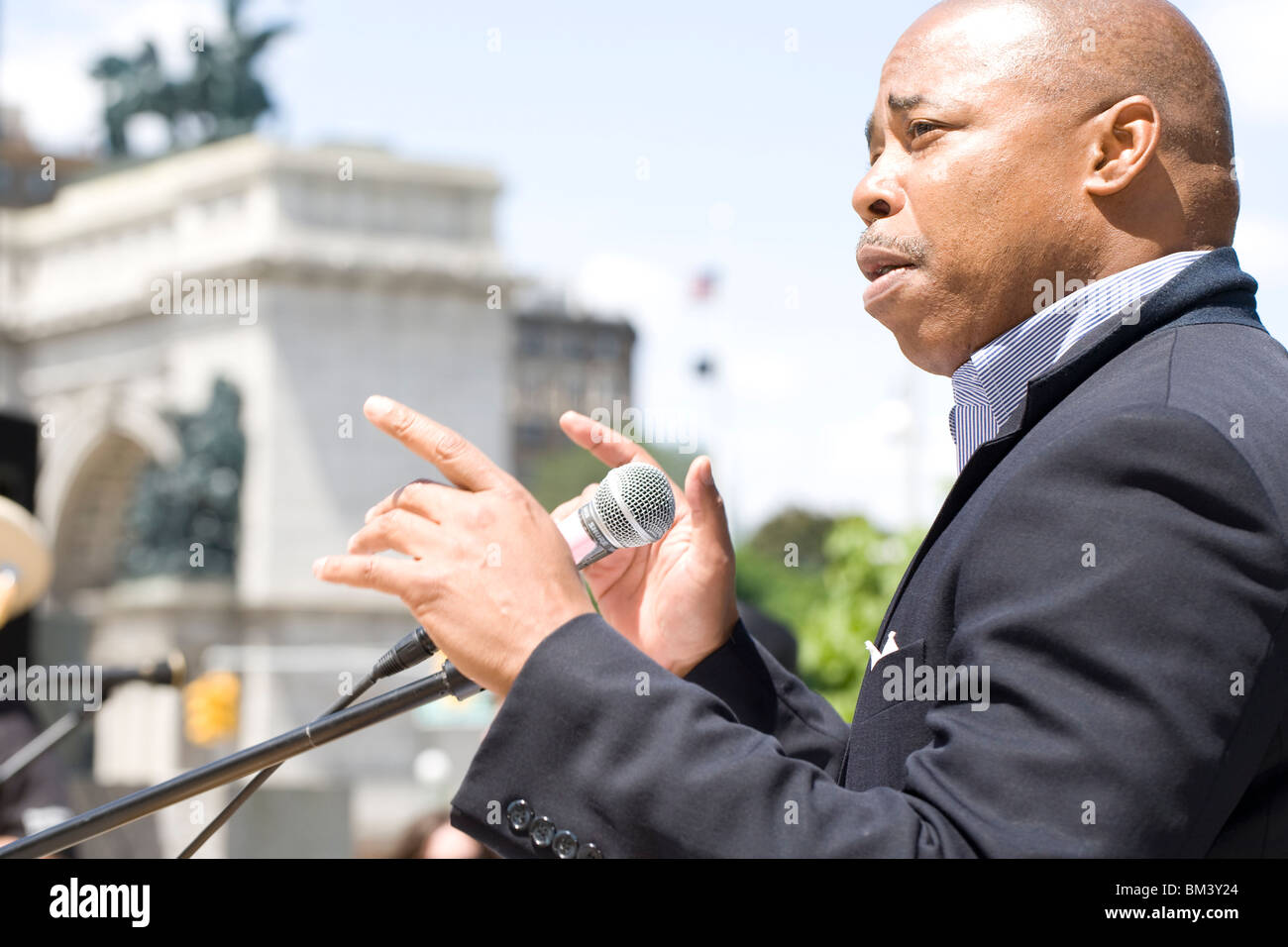 New York State Senator Eric Adams, anlässlich der Brooklyn Public Library in Grand Army Plaza, Brooklyn, 15. Mai 2010 Stockfoto