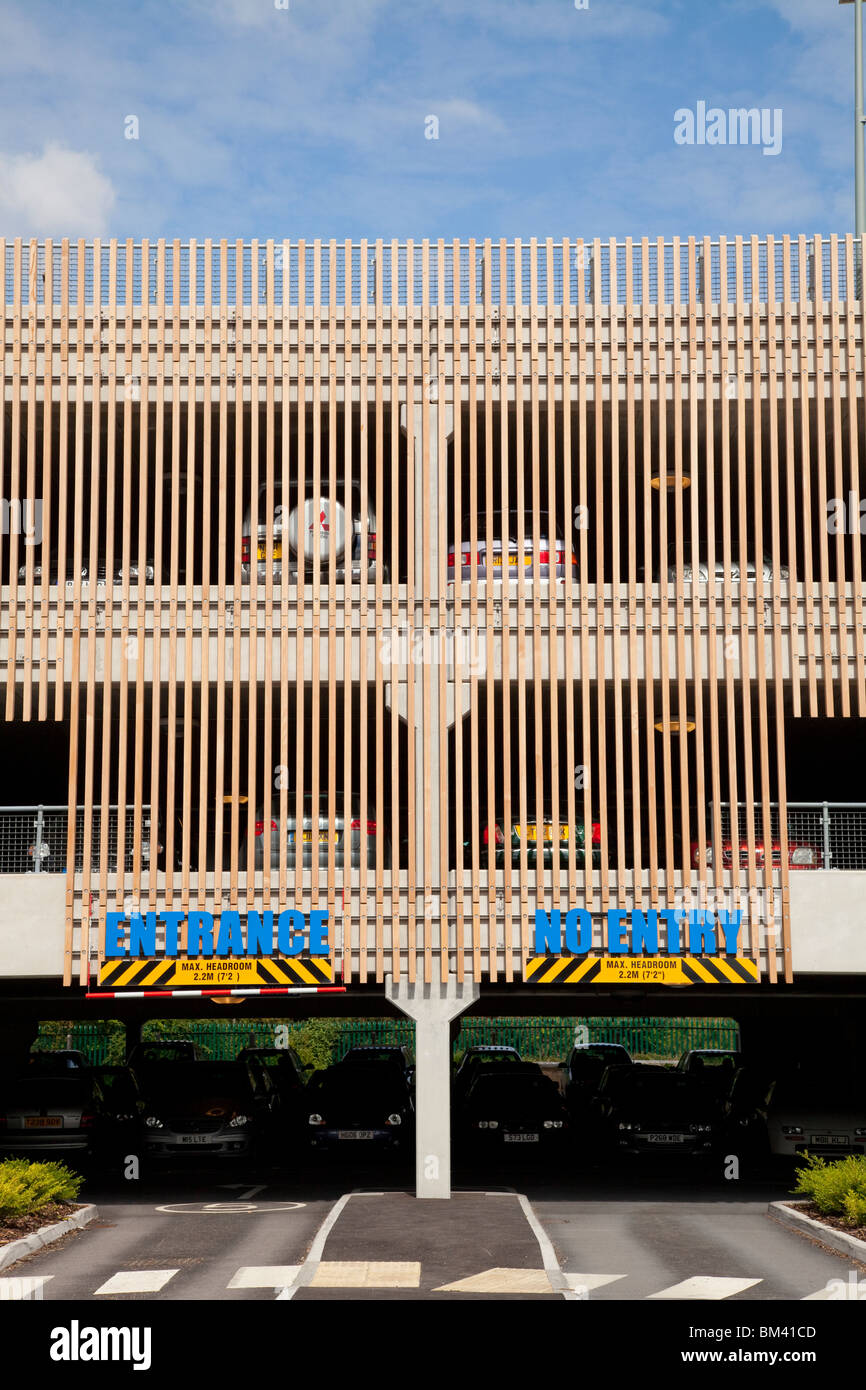 vier Etagen mehrstöckigen Car Park Bournemouth Hospital Stockfoto