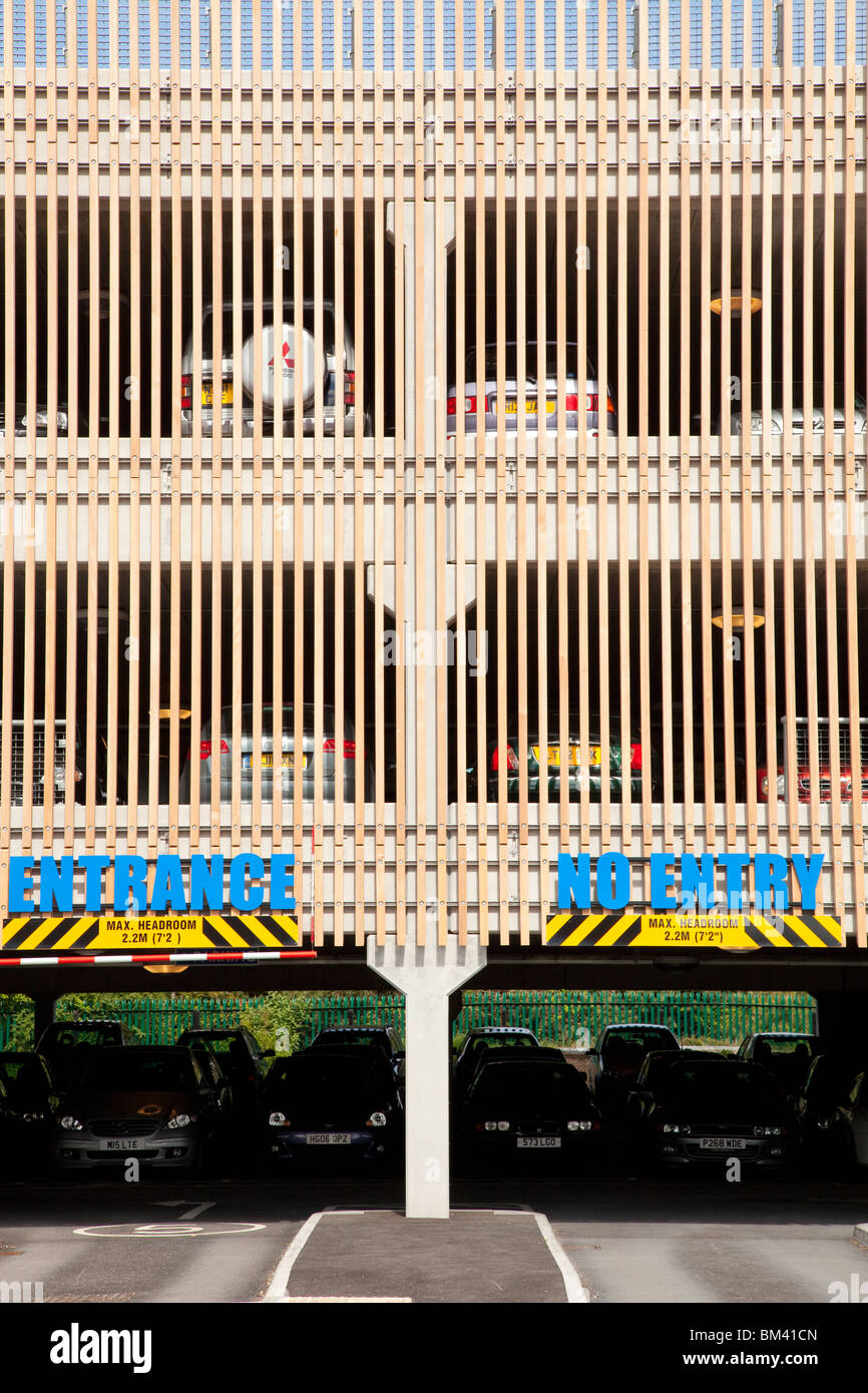 vier Etagen mehrstöckigen Car Park Bournemouth Hospital Stockfoto