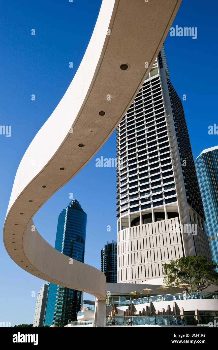 Am Flussufer Zentrum und im Hintergrund die Skyline der Stadt. Brisbane, Queensland, Australien Stockfoto