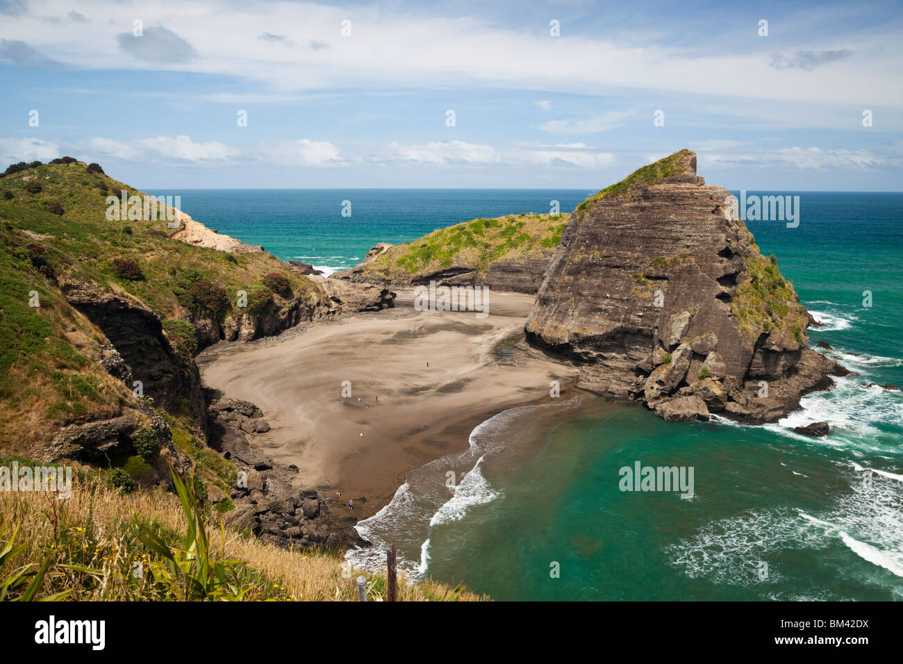 Südlichen Ende von Piha Beach. Piha, Waitakere Ranges Regional Park, Auckland, Nordinsel, Neuseeland Stockfoto