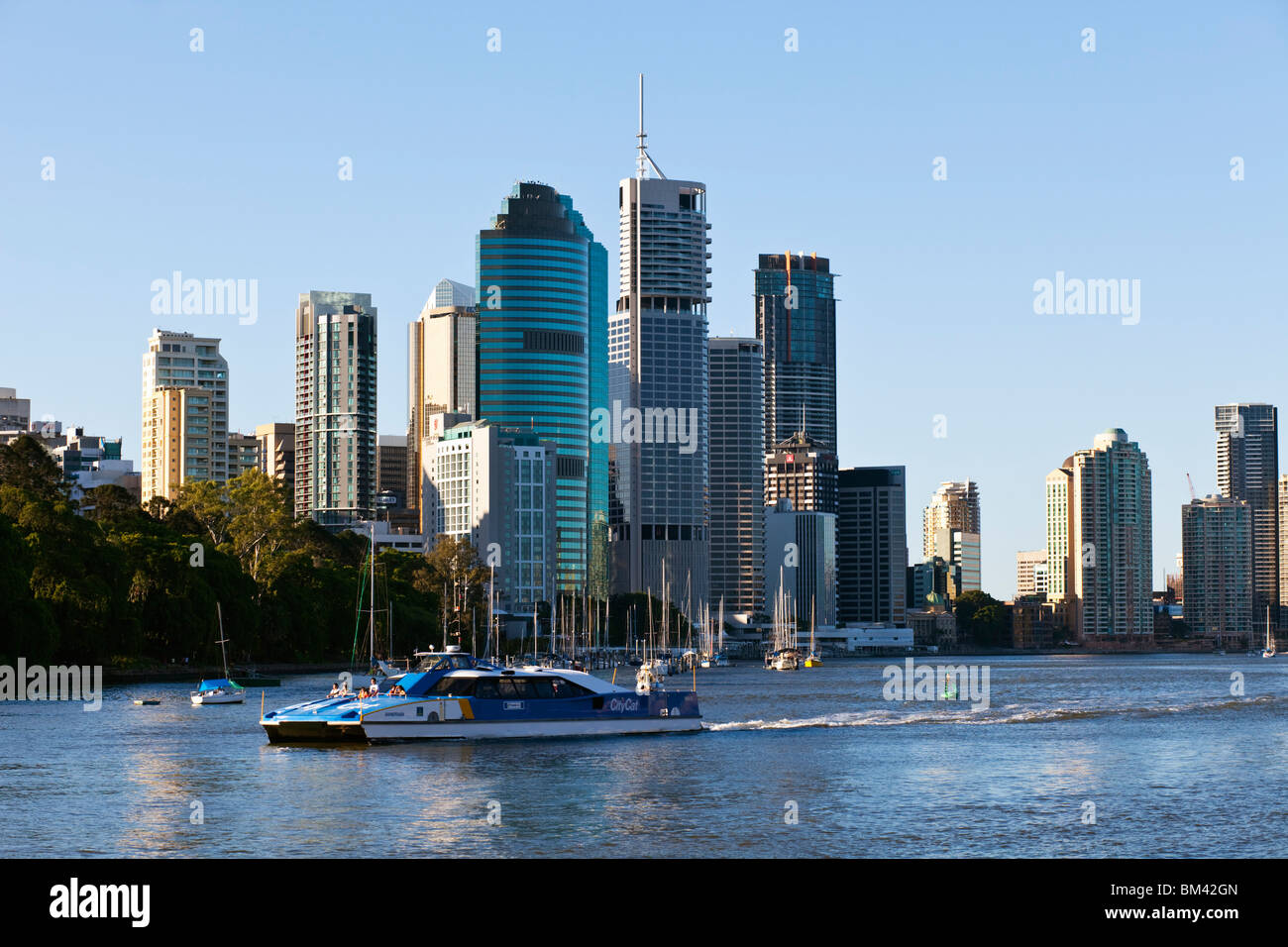 CityCat Fähre und City-Skyline. Brisbane, Queensland, Australien Stockfoto