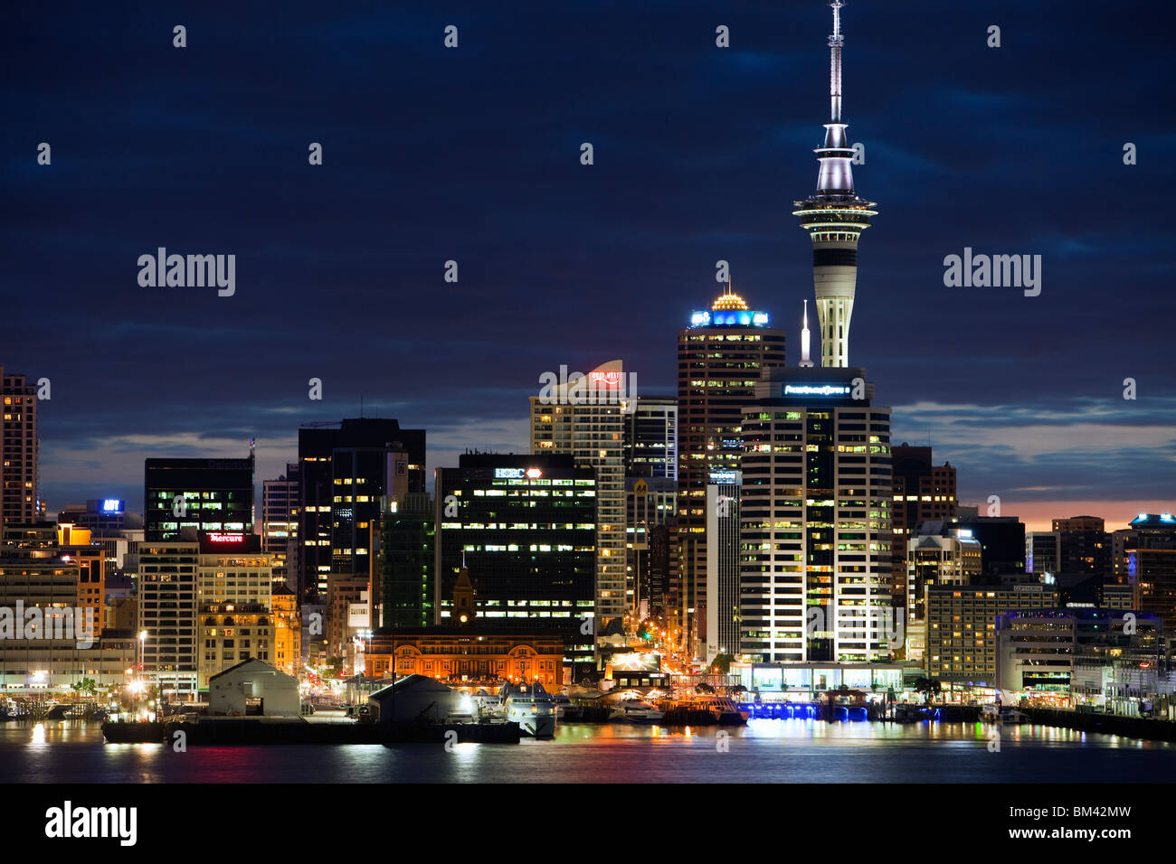 Auckland City Skyline bei Nacht.  Auckland, Nordinsel, Neuseeland Stockfoto