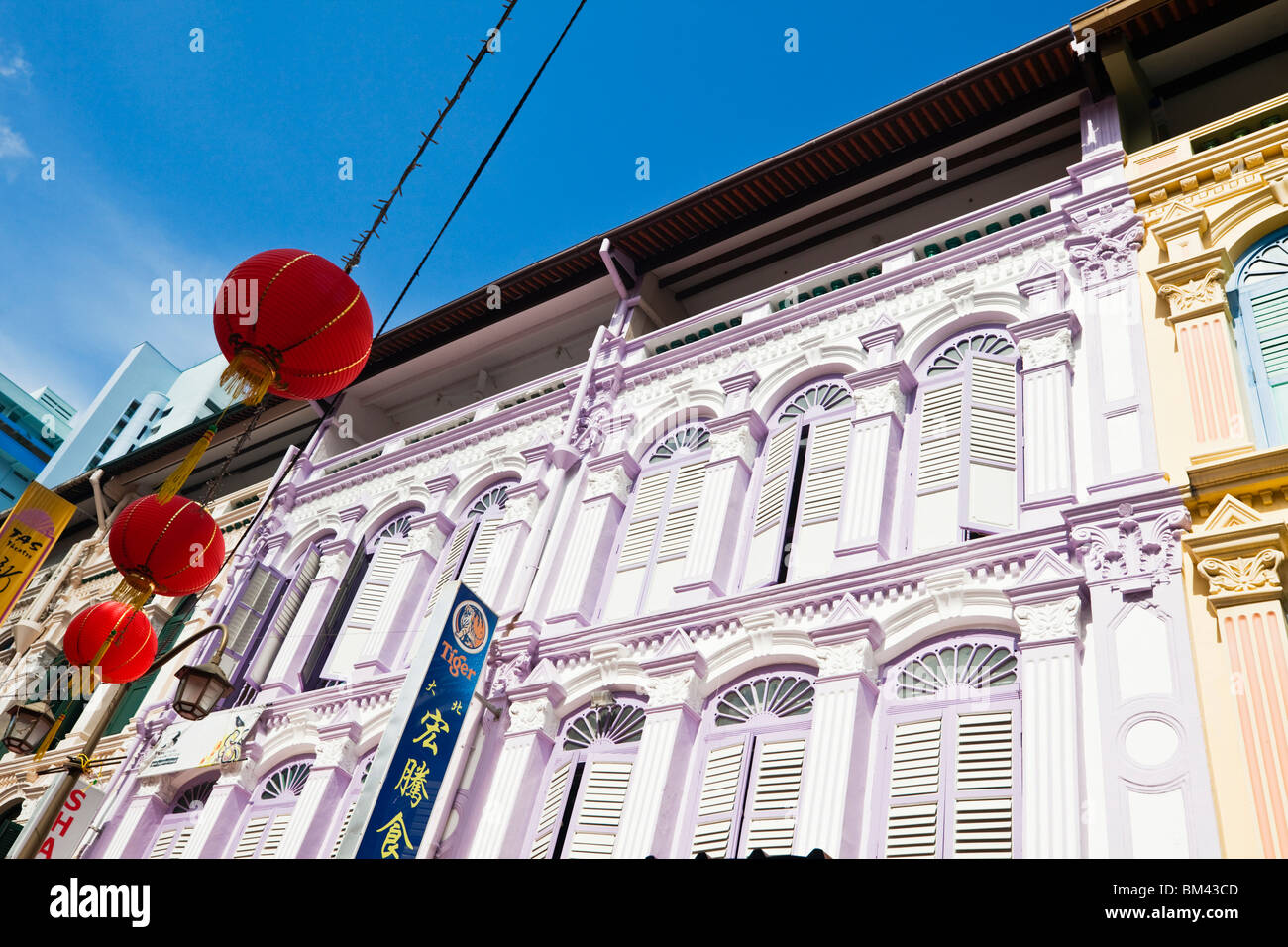 Bunte Kolonialarchitektur auf Temple Street, Chinatown, Singapur Stockfoto