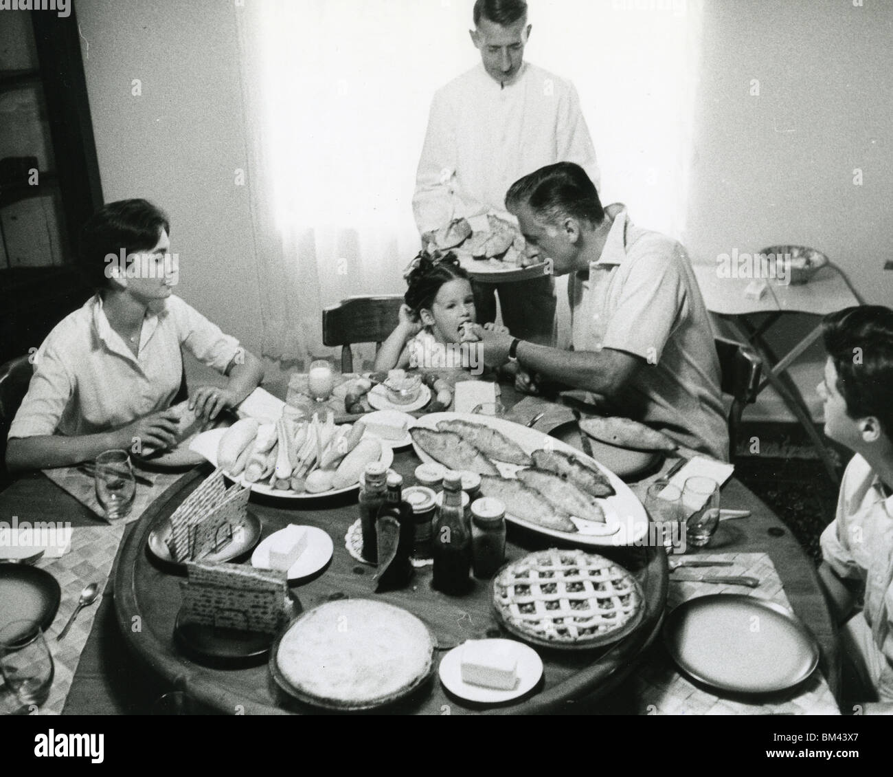 JEAN SIMMONS und Ehemann Stewart Granger über 1956 ihre Ranch Zuhause, Tuscon, Arizona. Siehe Beschreibung unten Stockfoto