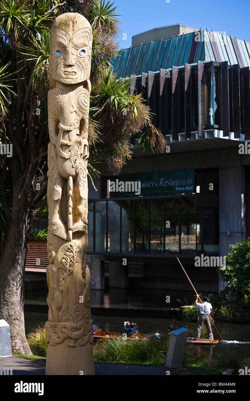 Ein Maori geschnitzte Figur in Victoria Square. Christchurch, Canterbury, Südinsel, Neuseeland Stockfoto