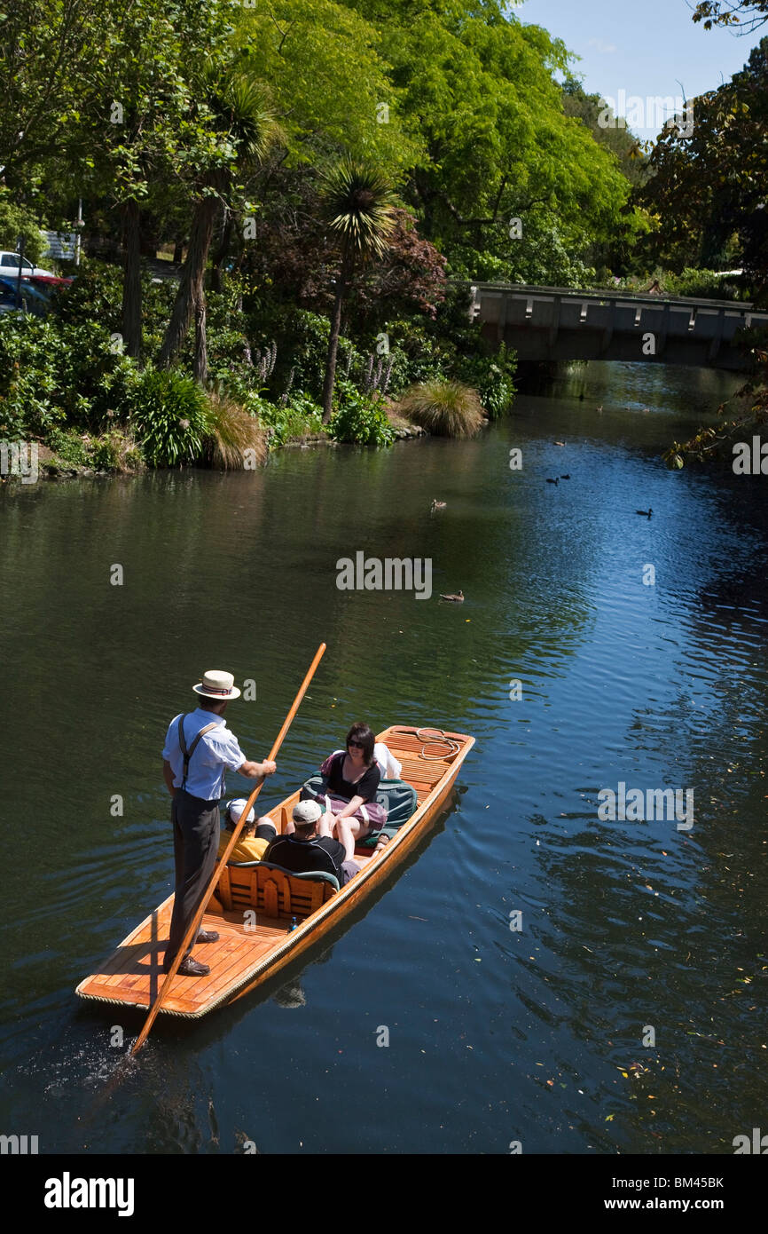 Bootfahren auf dem Avon River, Christchurch, Canterbury, Südinsel, Neuseeland Stockfoto