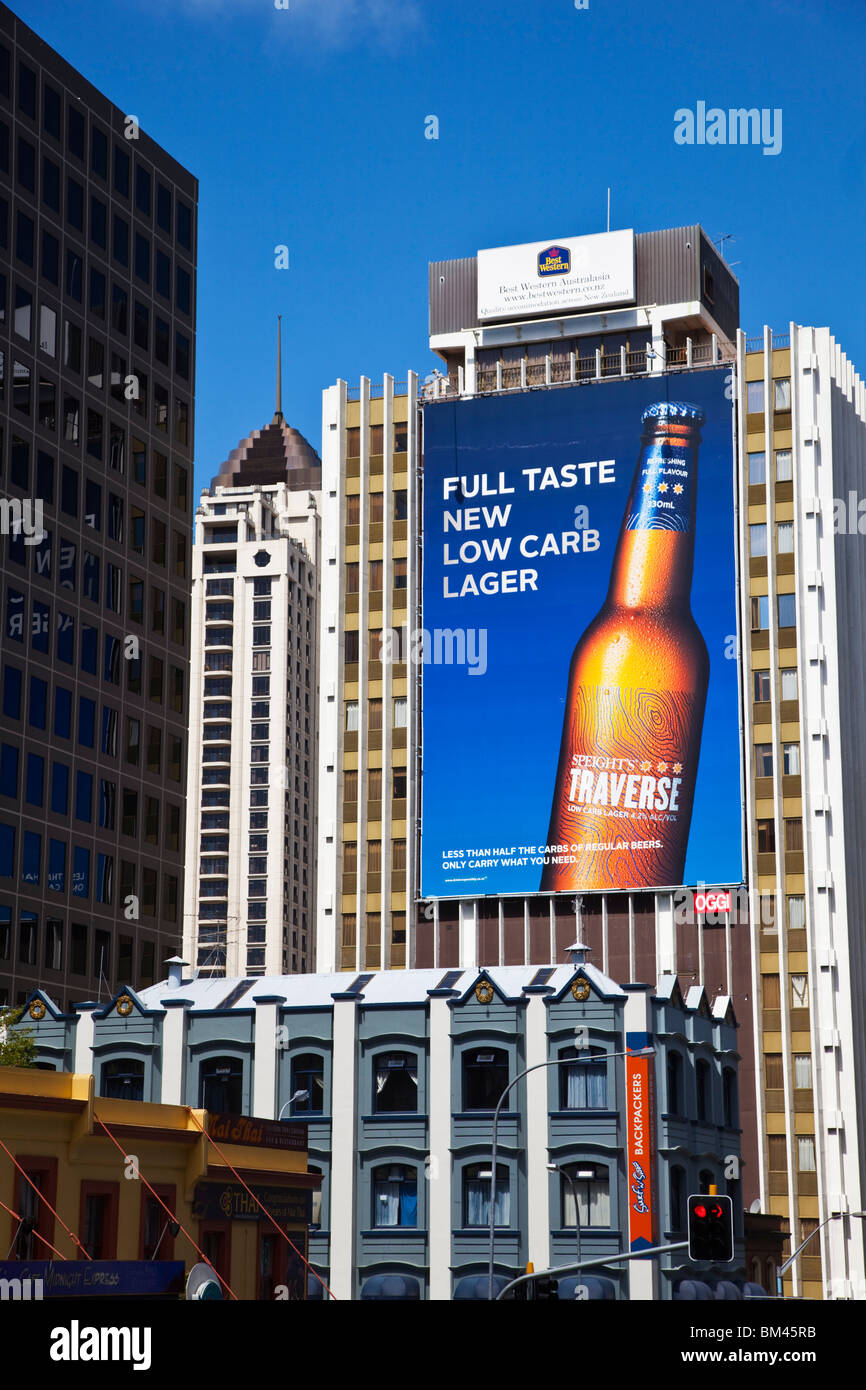 Werbung Billboard auf City-Hochhaus. Auckland, Nordinsel, Neuseeland Stockfoto