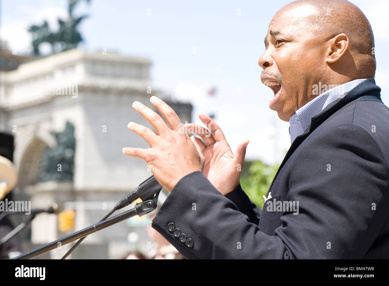 New York State Senator Eric Adams, anlässlich der Brooklyn Public Library in Grand Army Plaza, Brooklyn, 15. Mai 2010 Stockfoto