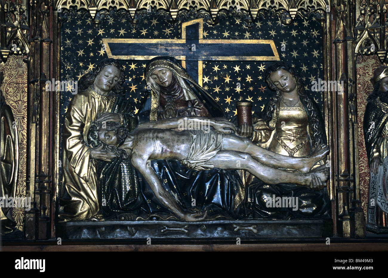 Three Marys & Christ on Death Bed, gotisches c15. Holzaltar, Kirche des Heiligen oder Heiligen Jacques, Perpignan, Languedoc Roussillon, Frankreich Stockfoto