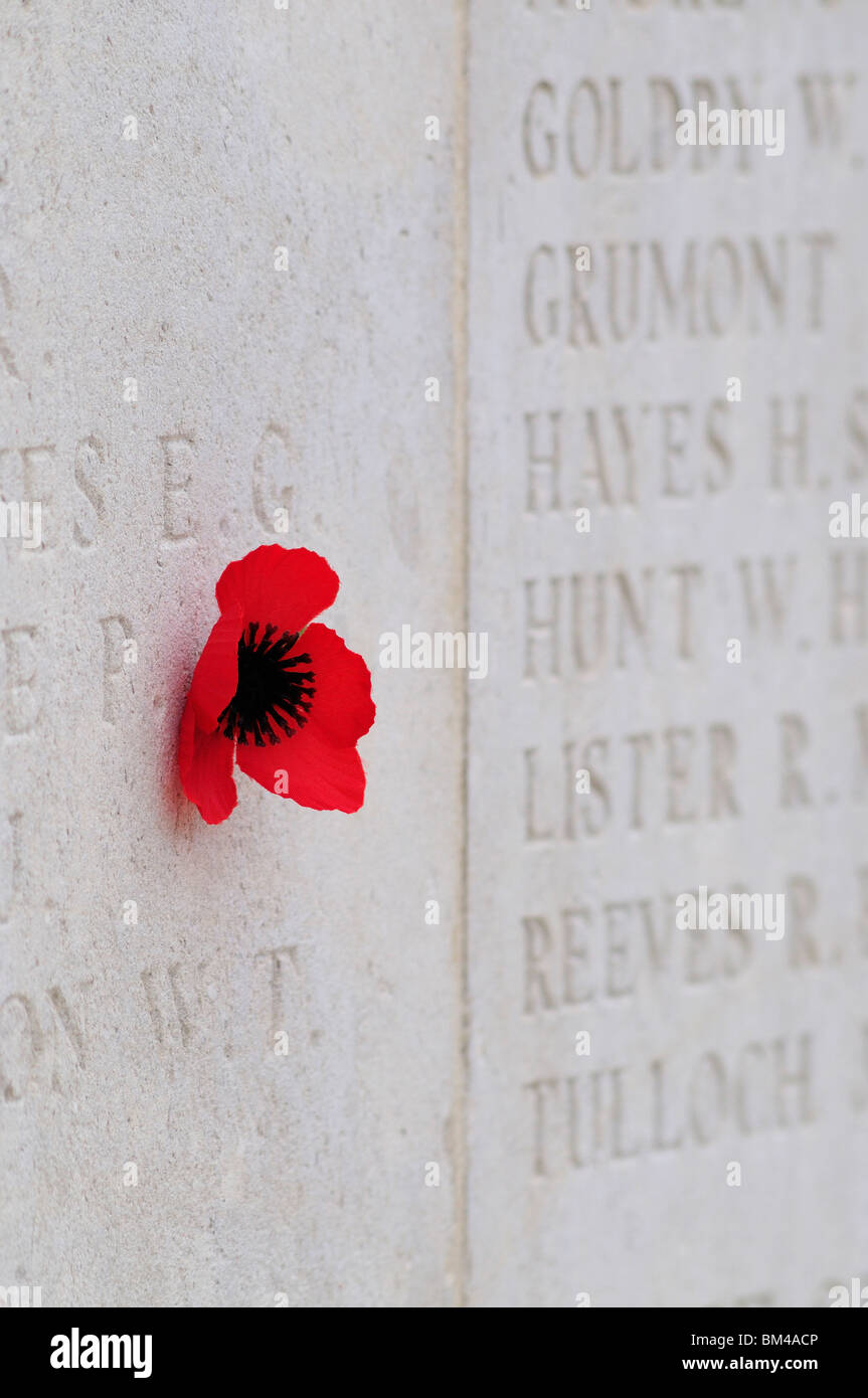 Namen der fehlenden australischer Soldaten eingeschrieben in V.C. Ecke Australian Friedhof und Denkmal, Fromelles an Wand Stockfoto