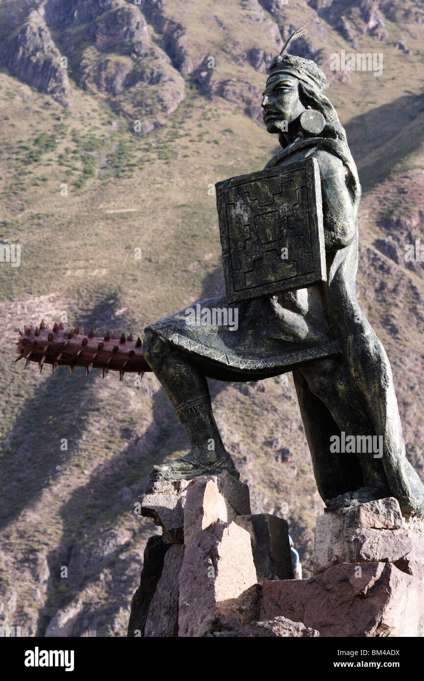 Statue des Inka-Krieger Ollantay, Ollantaytambo, Peru, Süd-Amerika Stockfoto