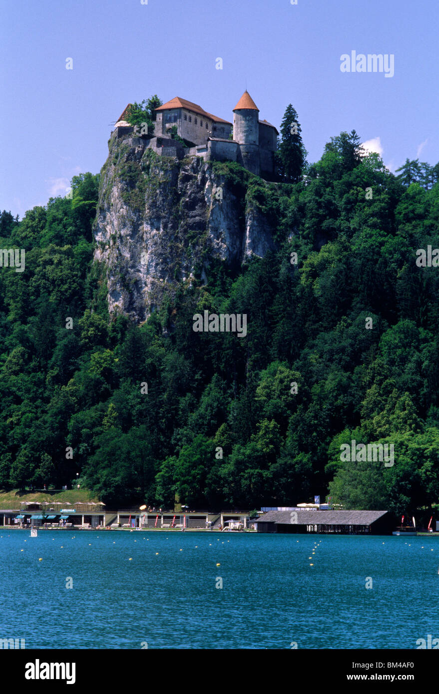 Slowenien, mit Blick auf 15. Juni 2009--legendären Burg von Bled See Bled. Stockfoto