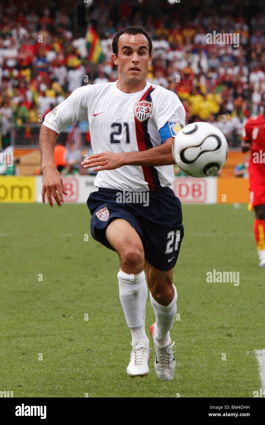 Landon Donovan der Vereinigten Staaten jagt den Ball während eines Fußballspiels 2006 FIFA World Cup gegen Ghana 22. Juni 2006. Stockfoto