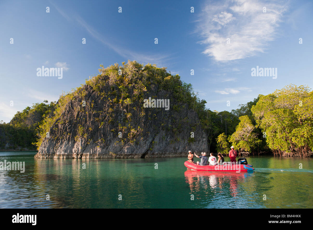 Touristen auf den Inseln Misool, Raja Ampat, West Papua, Indonesien Stockfoto