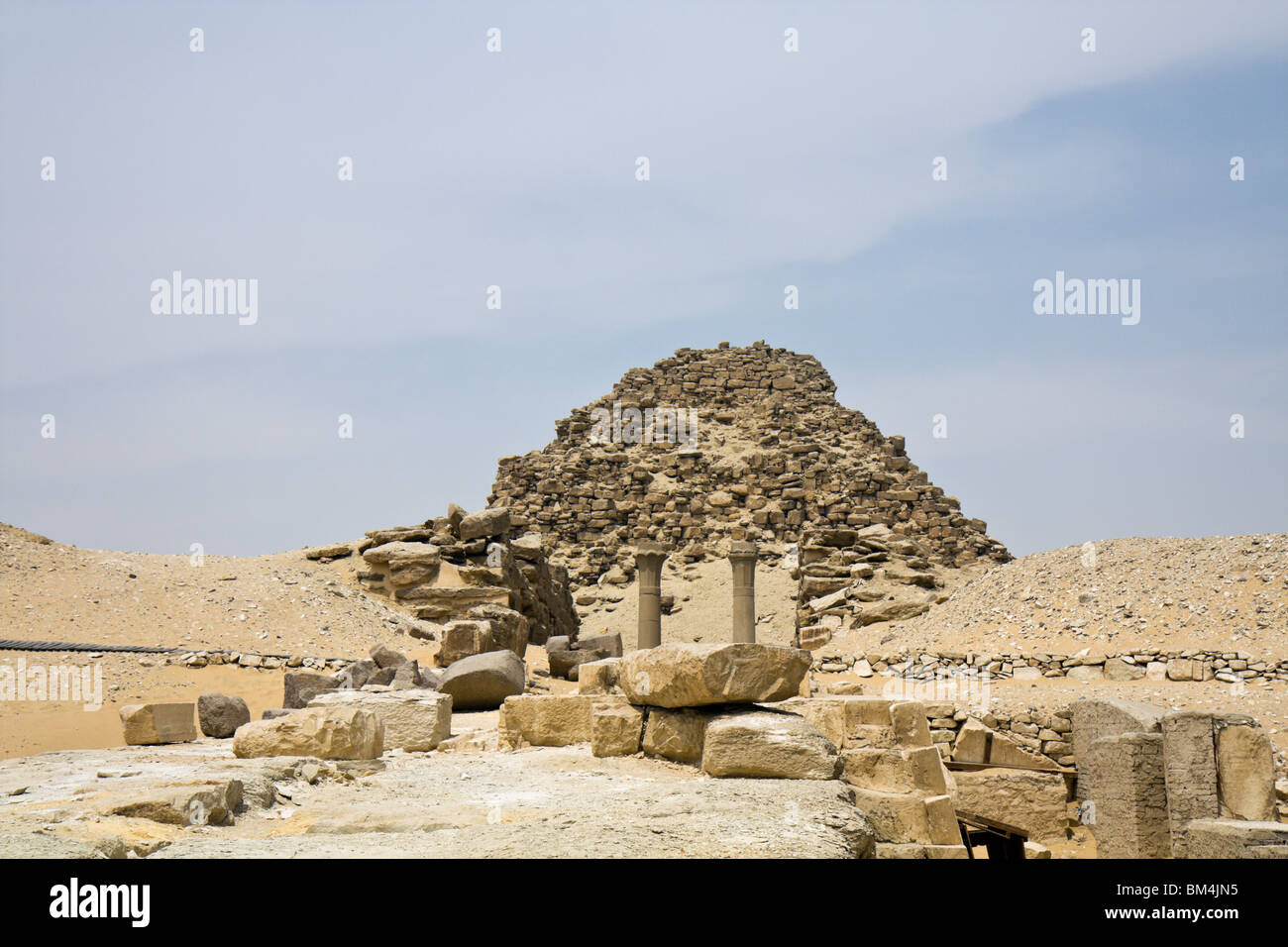 Pyramide von Pharao Sahuré mit Totentempel, Abusir, Ägypten Stockfoto