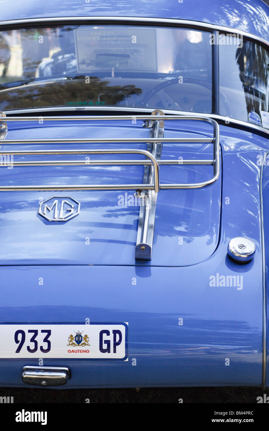 Nahaufnahme Rückansicht eines Blue classic MG Sportwagen. Stockfoto