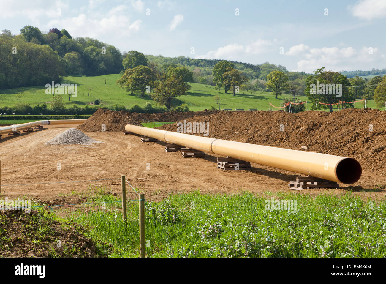 Erdgas-Pipeline von Wormington verlegt werden, um Sapperton, gesehen hier überquert die Cotswolds am Holz Stanway, Gloucestershire Stockfoto