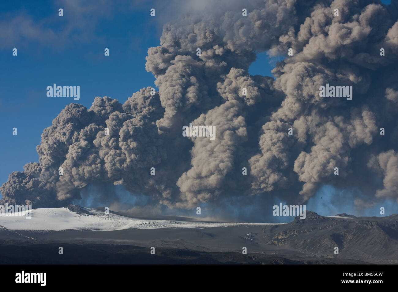 Eyjafjallajökull Vulkan Ausbruch in Island spuckt Asche in der Luft Stockfoto