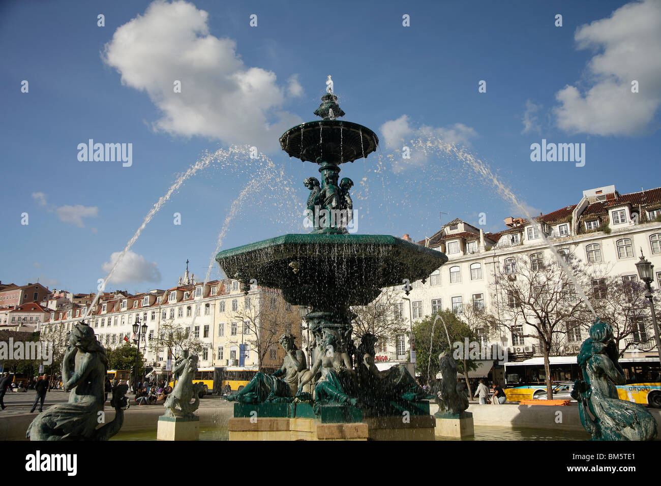 Brunnen auf dem Platz Praça de Dom Pedro IV oder Rossio in Lissabon, Portugal, Europa Stockfoto