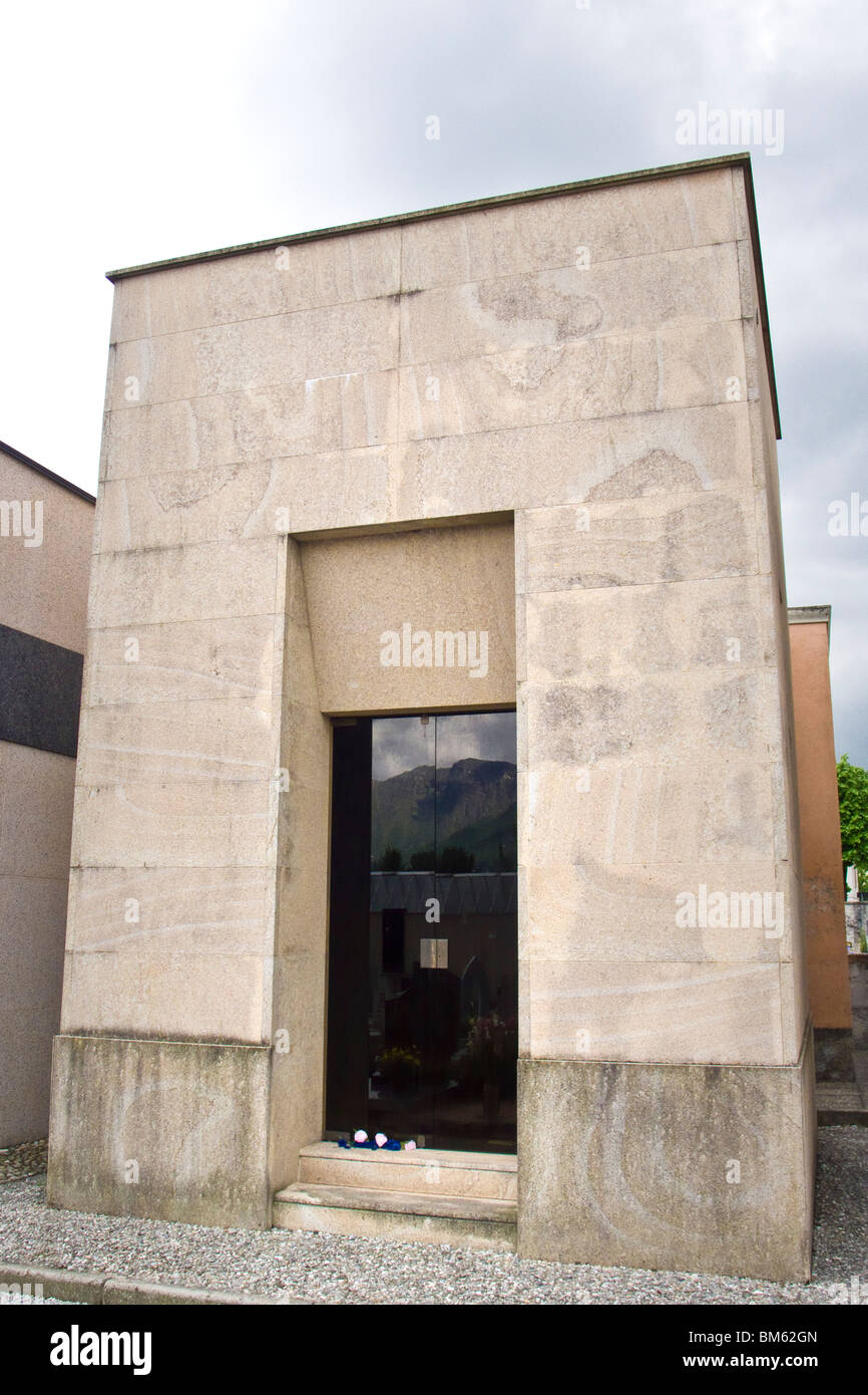 Grabkapelle Von Lucio Battisti Molteno Provinz Lecco Italien Stockfotografie Alamy