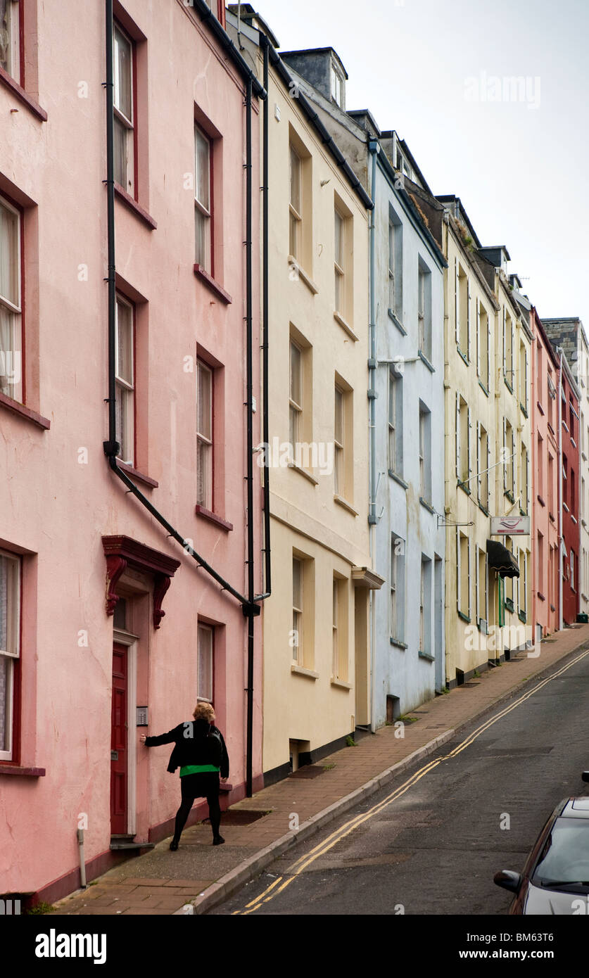 UK, England, Devon, Ilfracombe, bunte vierstöckigen Unterkünfte nahe am Meer Stockfoto