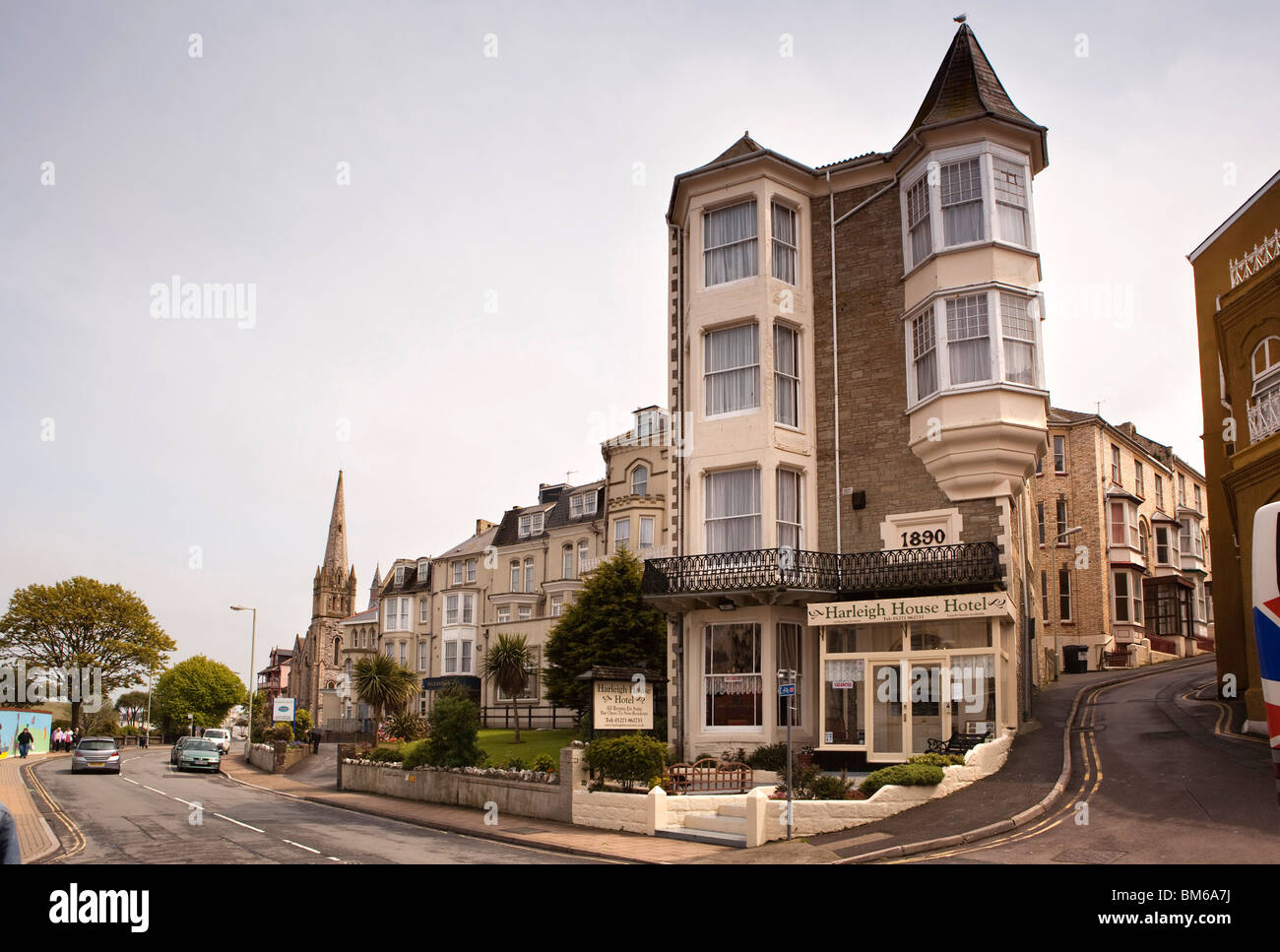 Großbritannien, England, Devon, Ilfracombe, Wilder Straße, direkt am Meer-Gebäude Stockfoto