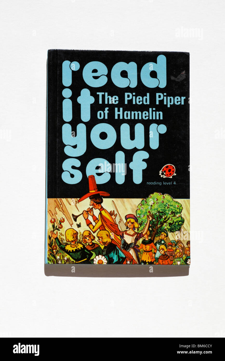 Der Rattenfänger von Hameln - lesen Sie es selbst Marienkäfer Buch auf weißem Hintergrund Stockfoto