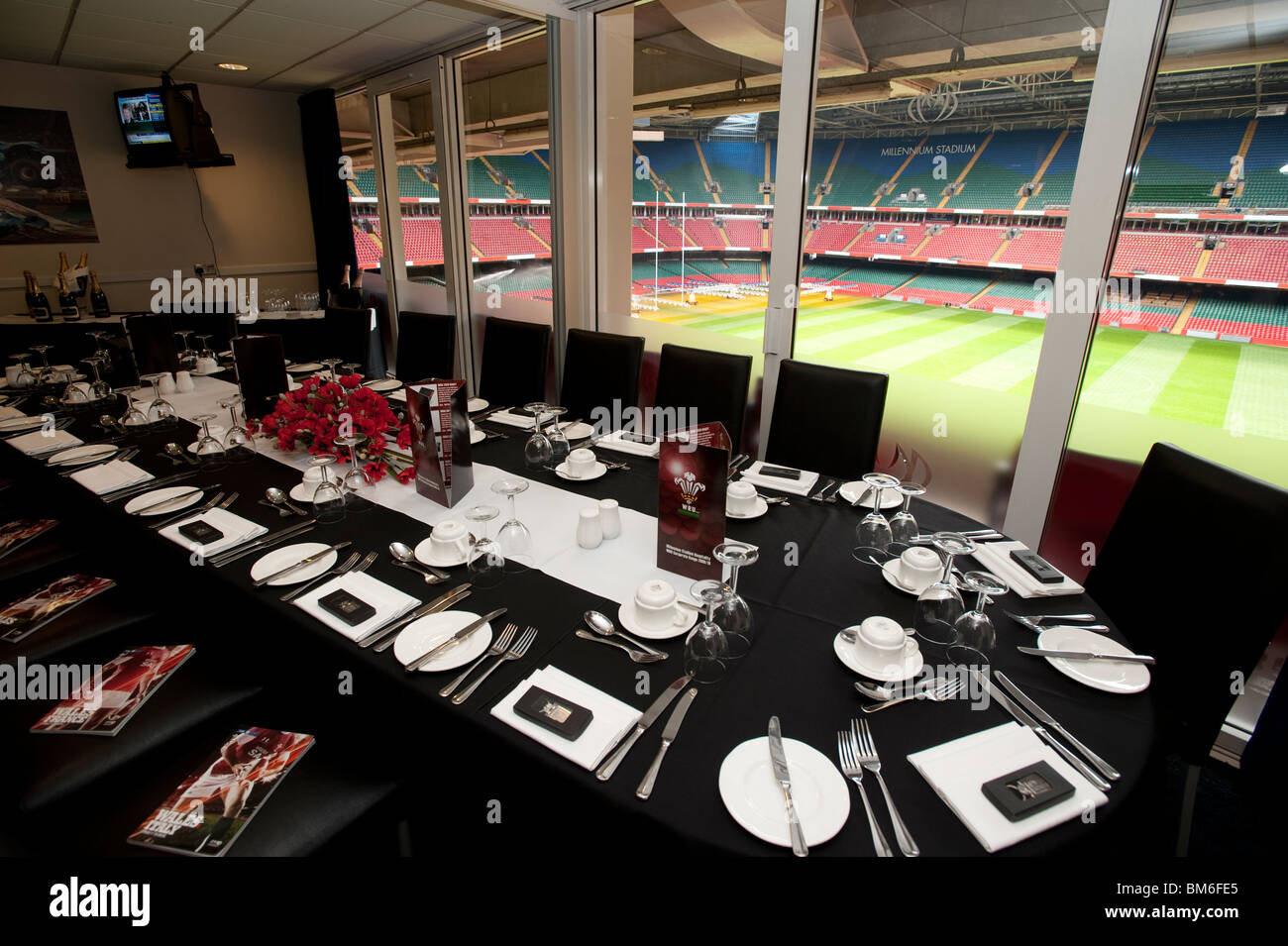 Im Inneren eine Gästesuite in The Millennium Stadium, Cardiff City, Wales UK Stockfoto