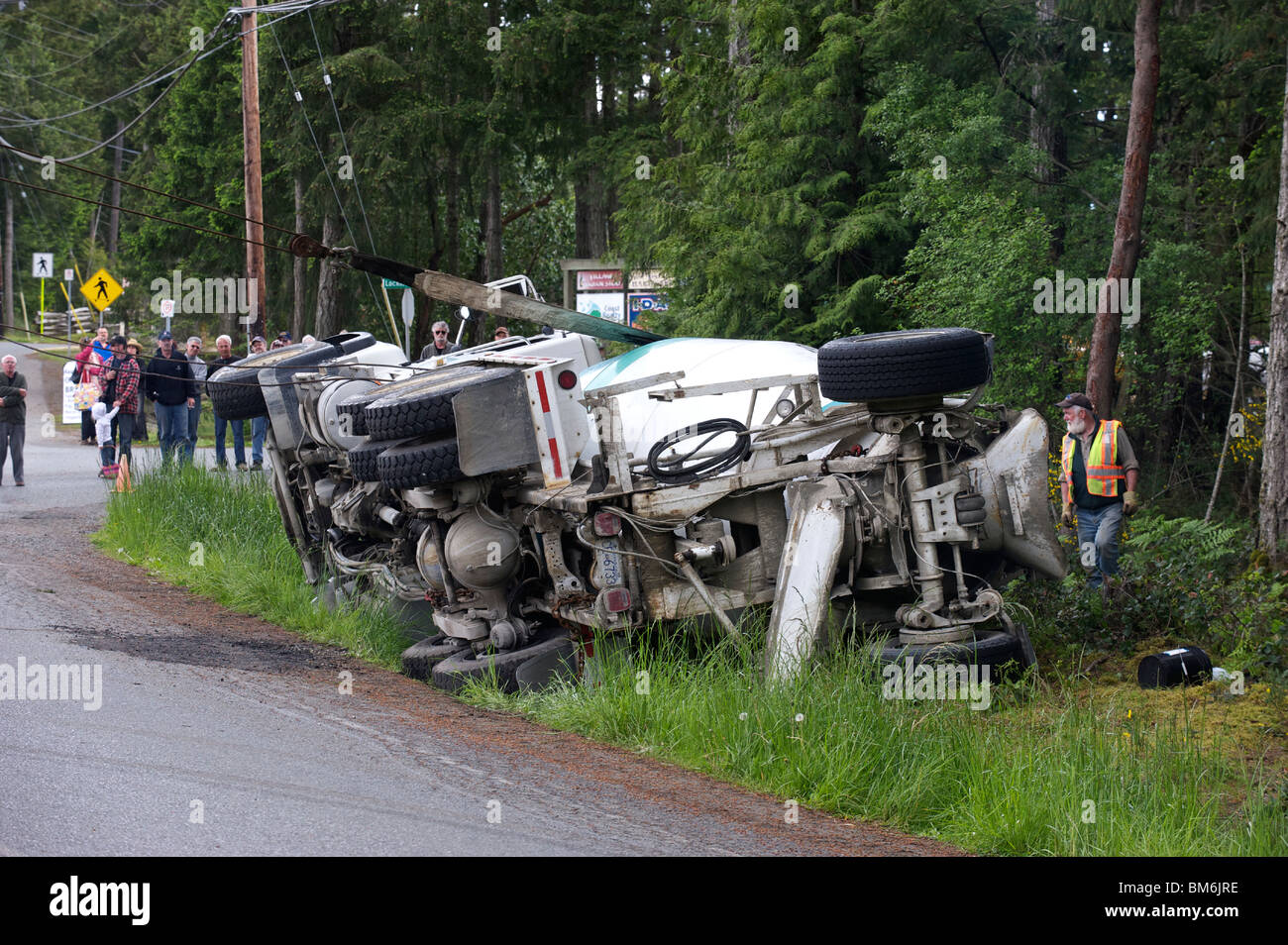 LKW-Unfall, Zement, Gabriola, British Columbia, Kanada Stockfoto