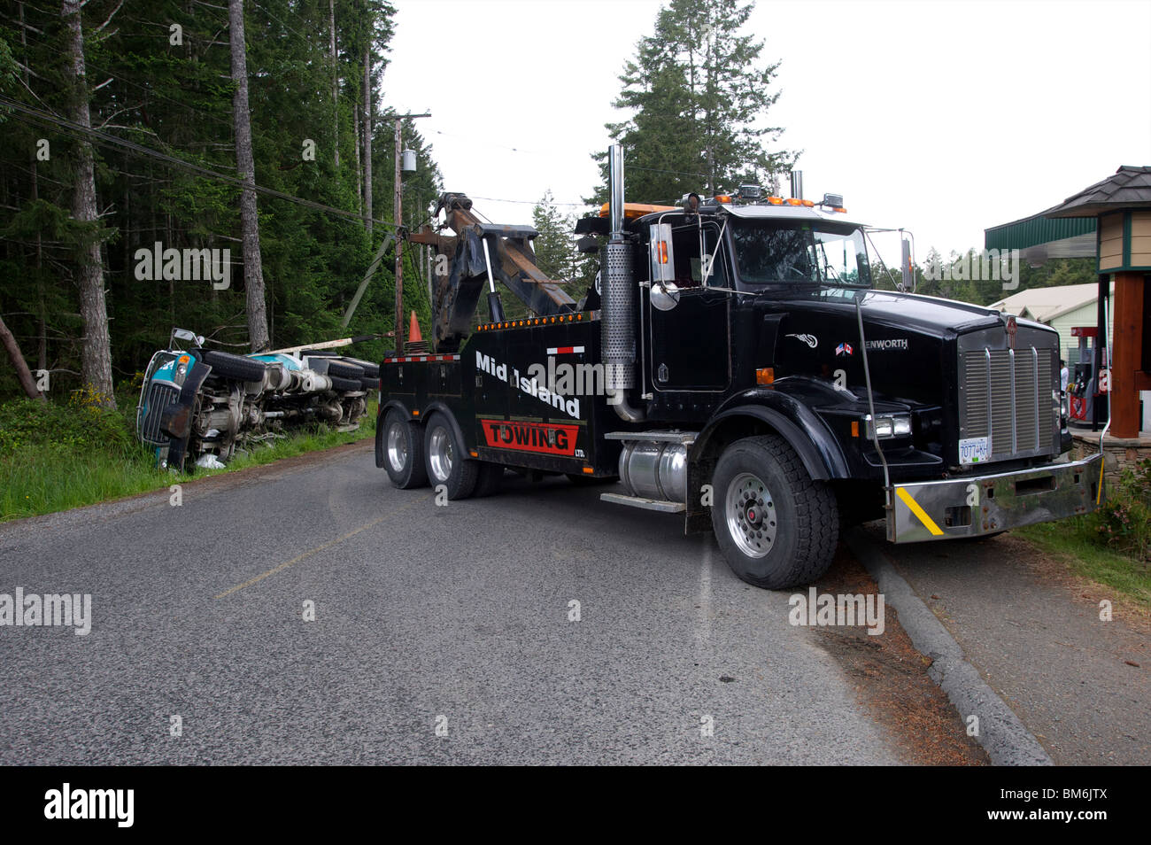 LKW-Unfall, Zement, Gabriola, British Columbia, Kanada Stockfoto