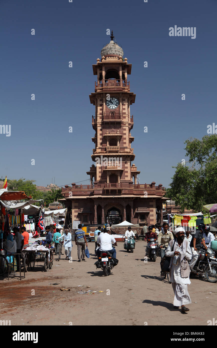 Der Uhrturm der Stadt am Markt Sardar Jodhpur, Rajasthan, Indien. Stockfoto