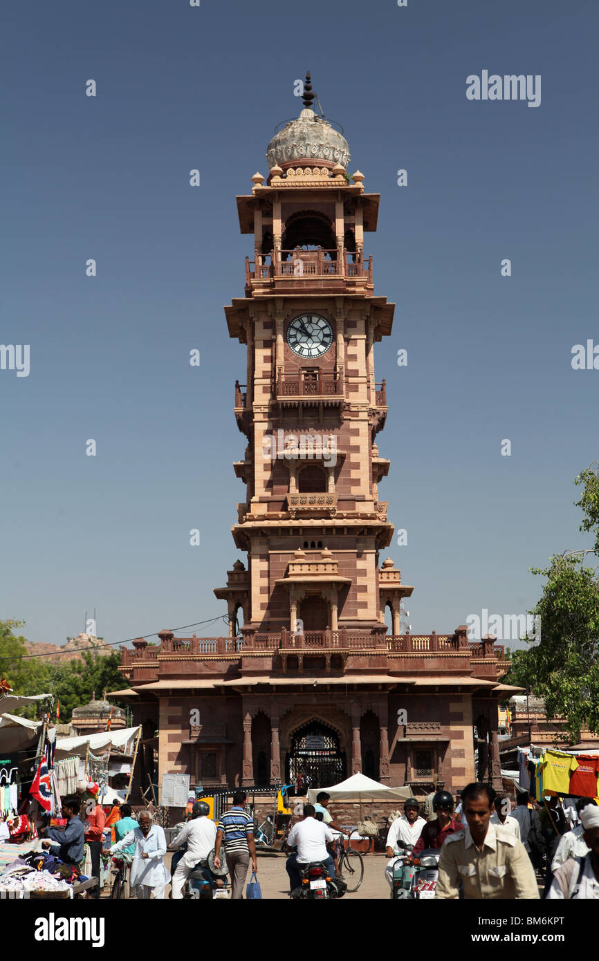 Der Uhrturm der Stadt am Markt Sardar Jodhpur, Rajasthan, Indien. Stockfoto