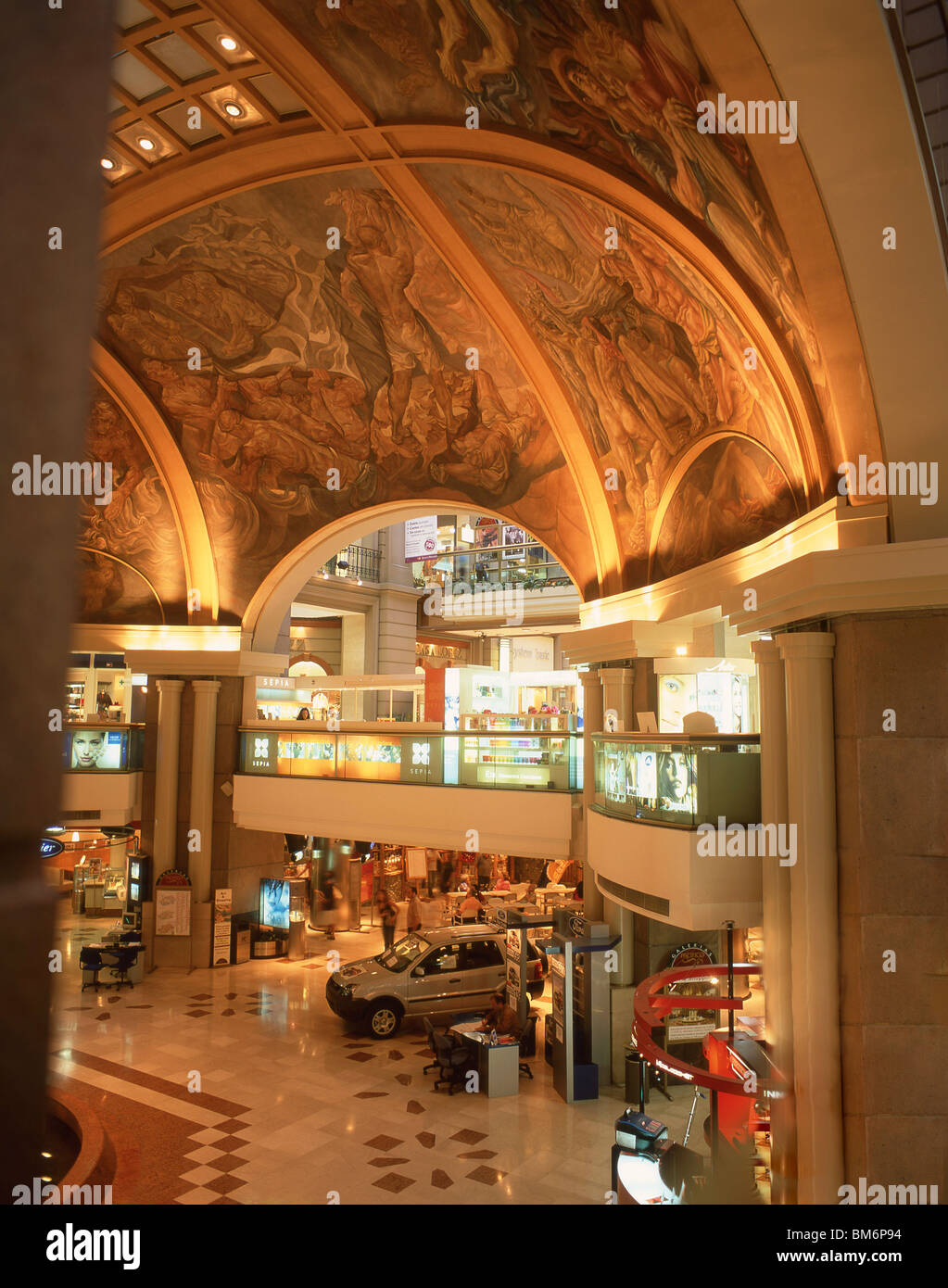 Innenraum des Pacifico Gallerias Shopping Center, Buenos Aires, Argentinien Stockfoto