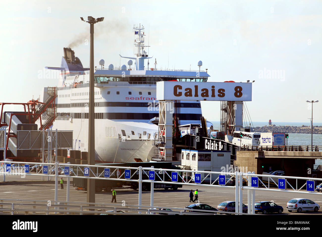 Auto-Fähre in Calais Frankreich Stockfoto