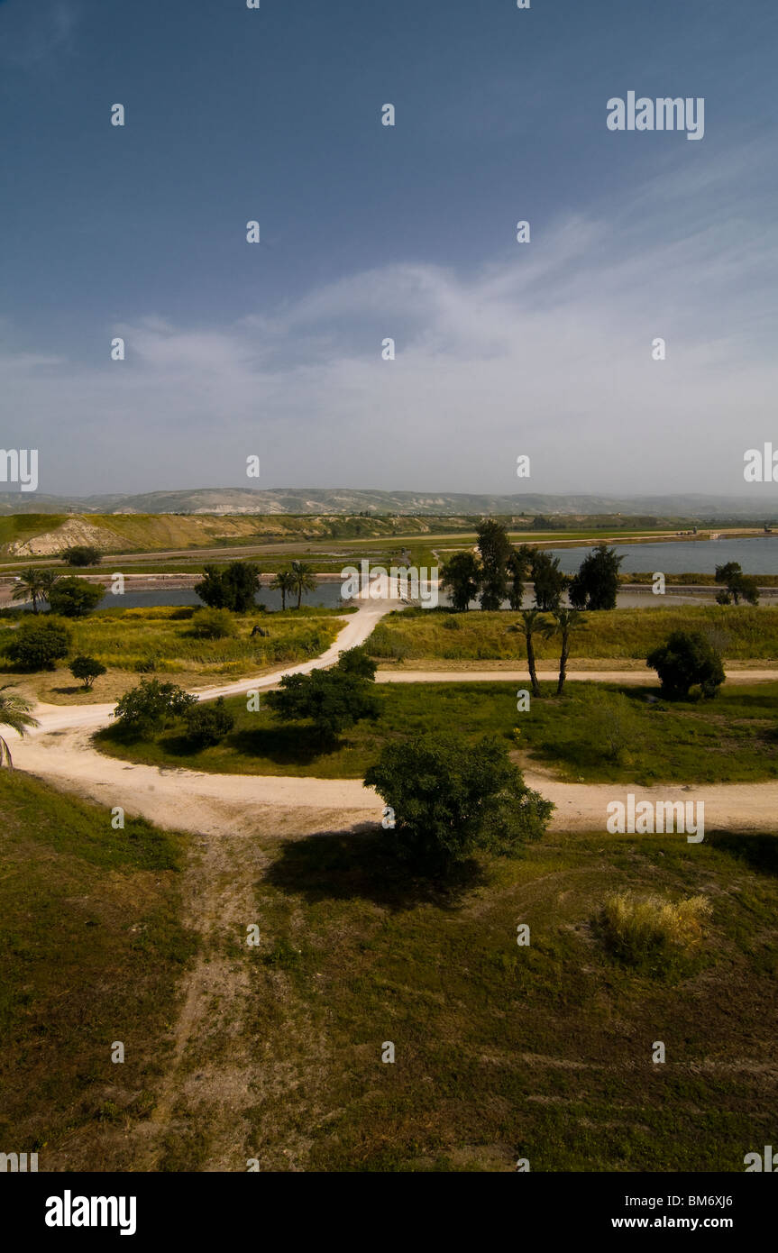 Blick aus dem WW2 British Taggart Polizei Post am ursprünglichen Standort des Kibbutz Gesher nach 1948 aufgegeben, im Jordantal Israel Stockfoto