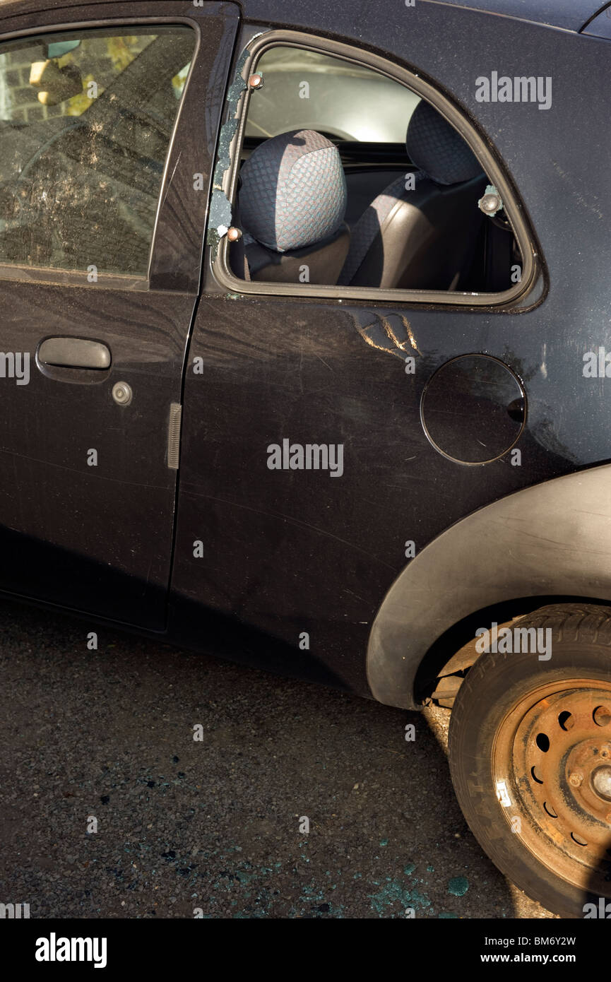 Car crime car broken rear Fotos und Bildmaterial in hoher Auflösung
