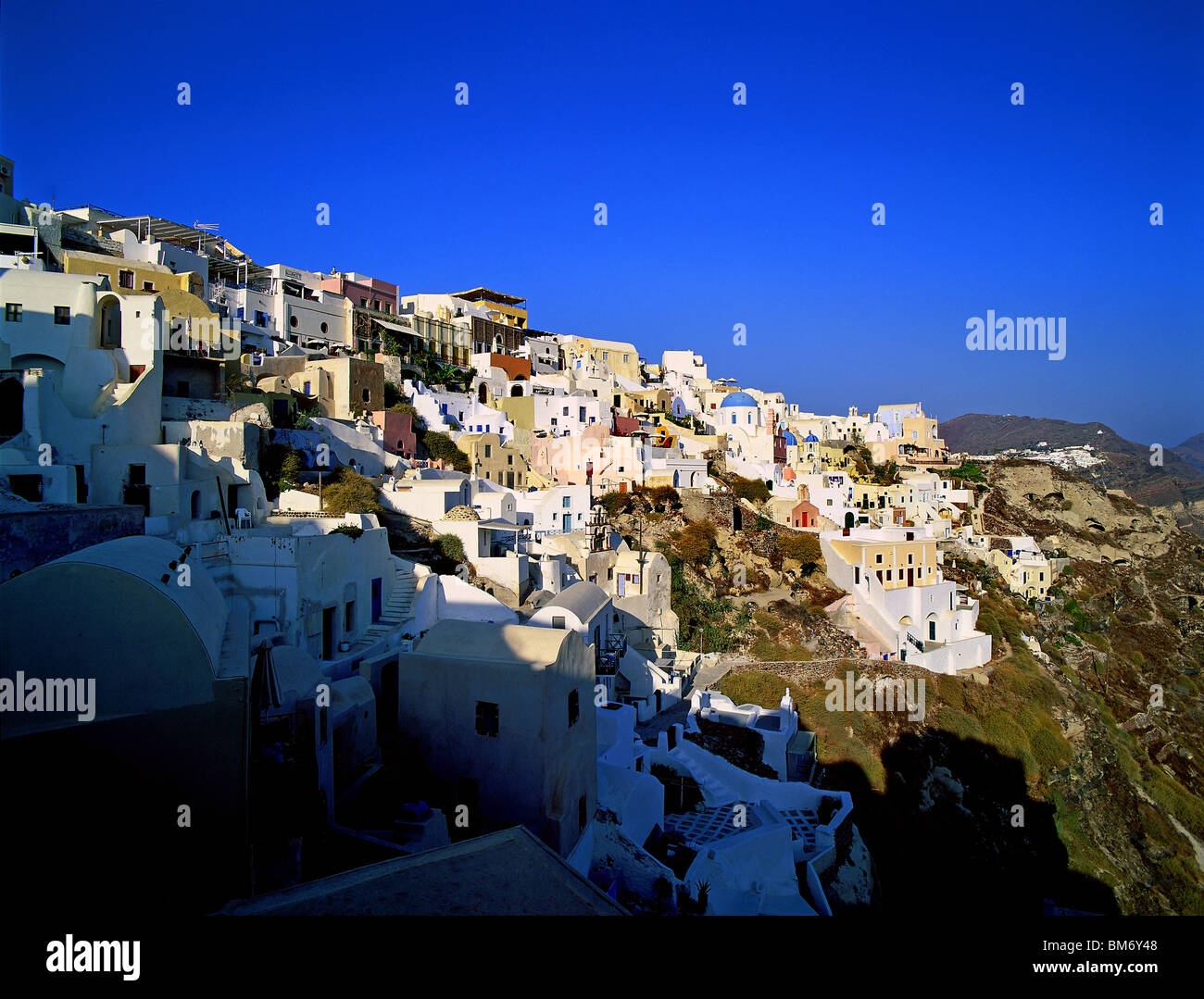 Die Stadt Oia auf der griechischen Insel Santorini Stockfoto