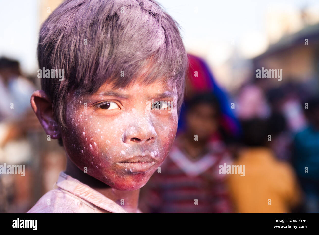 Porträt eines Jungen während Holi feiern in der Matura Indien Stockfoto