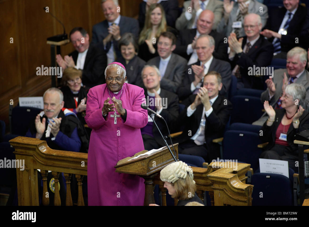 Erzbischof Desmond Tutu befasst sich mit der 2009 Generalversammlung der Church Of Scotland. Stockfoto