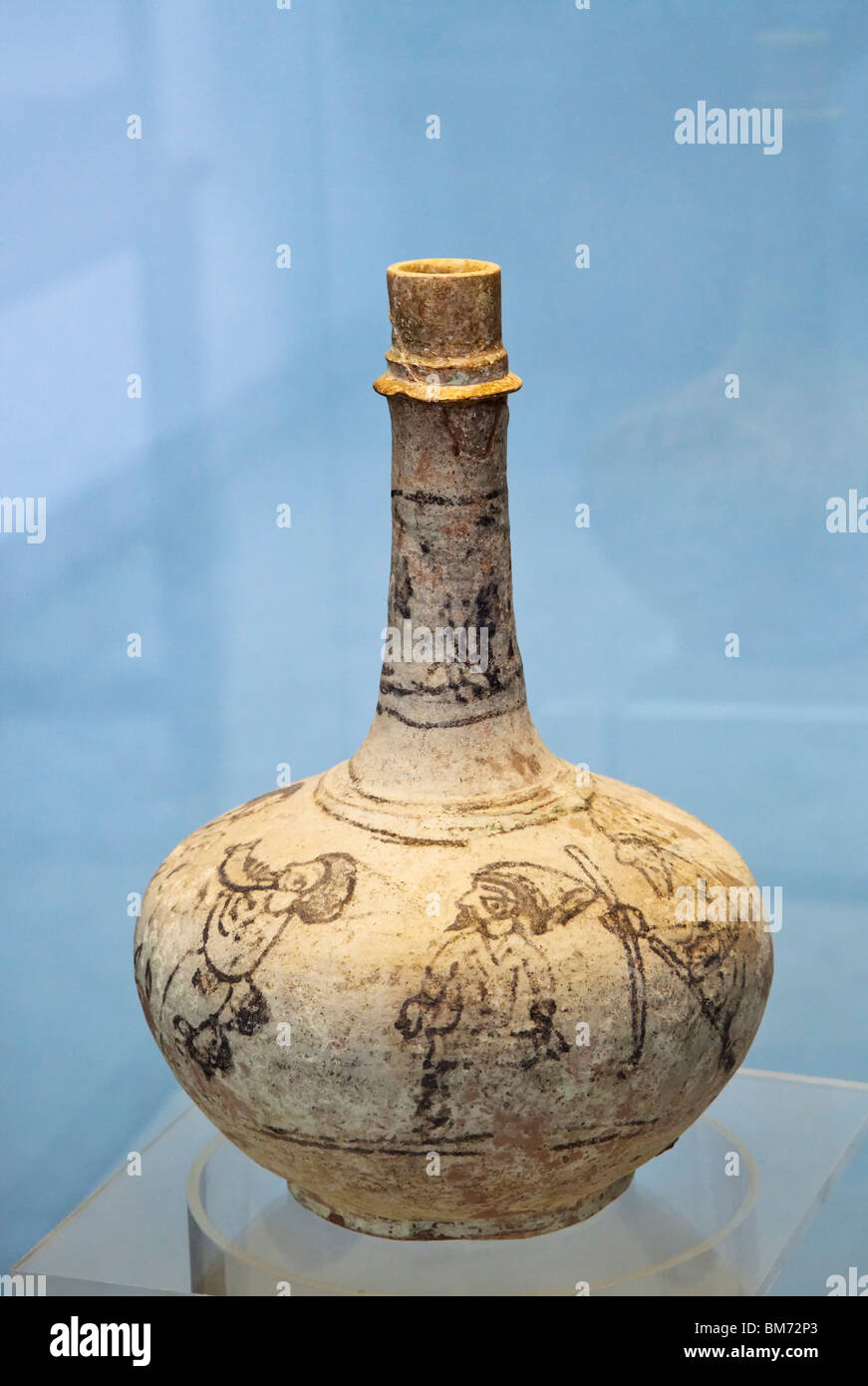 10. Jahrhundert verziert Keramik Flasche, der Musiker, mit einer Technik bekannt als grün und Mangan, Cordona, Spanien. Stockfoto