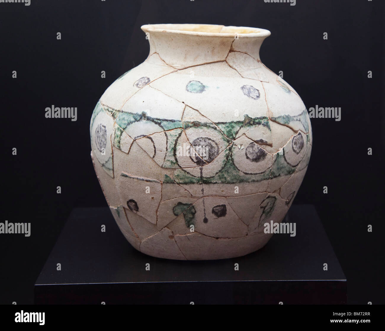 Glasiertem Steingut-Krug ca. 10. Jahrhundert verziert mit geometrischen Motiven in Museo Arqueologico y Etnologico, Cordoba, Spanien Stockfoto
