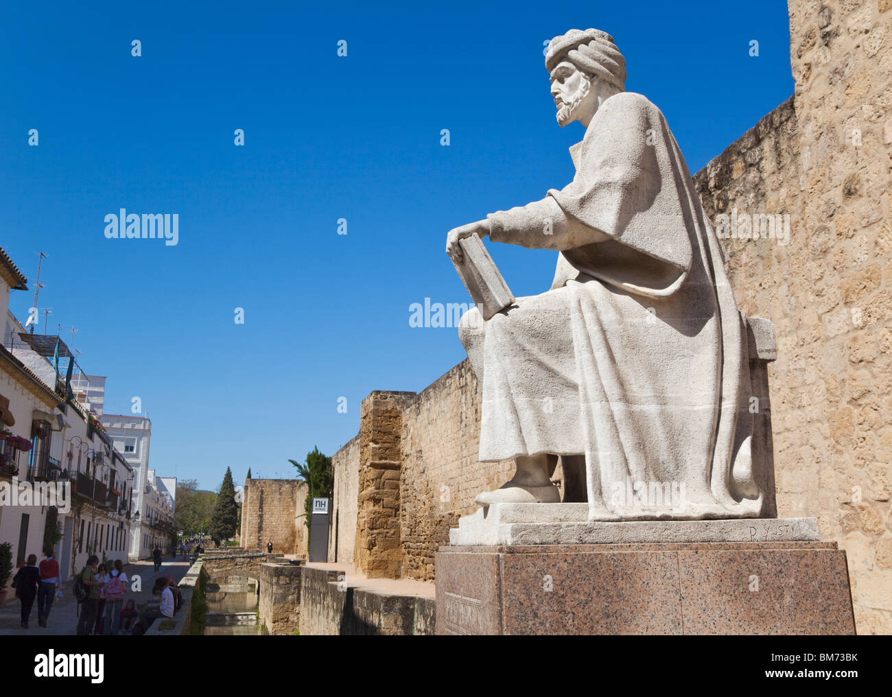 Cordoba, Provinz Córdoba, Spanien. Statue des Averroes, muslimischer Universalgelehrter geboren in Córdoba 1126, Marrakesch, Marokko, starb 1198. Stockfoto