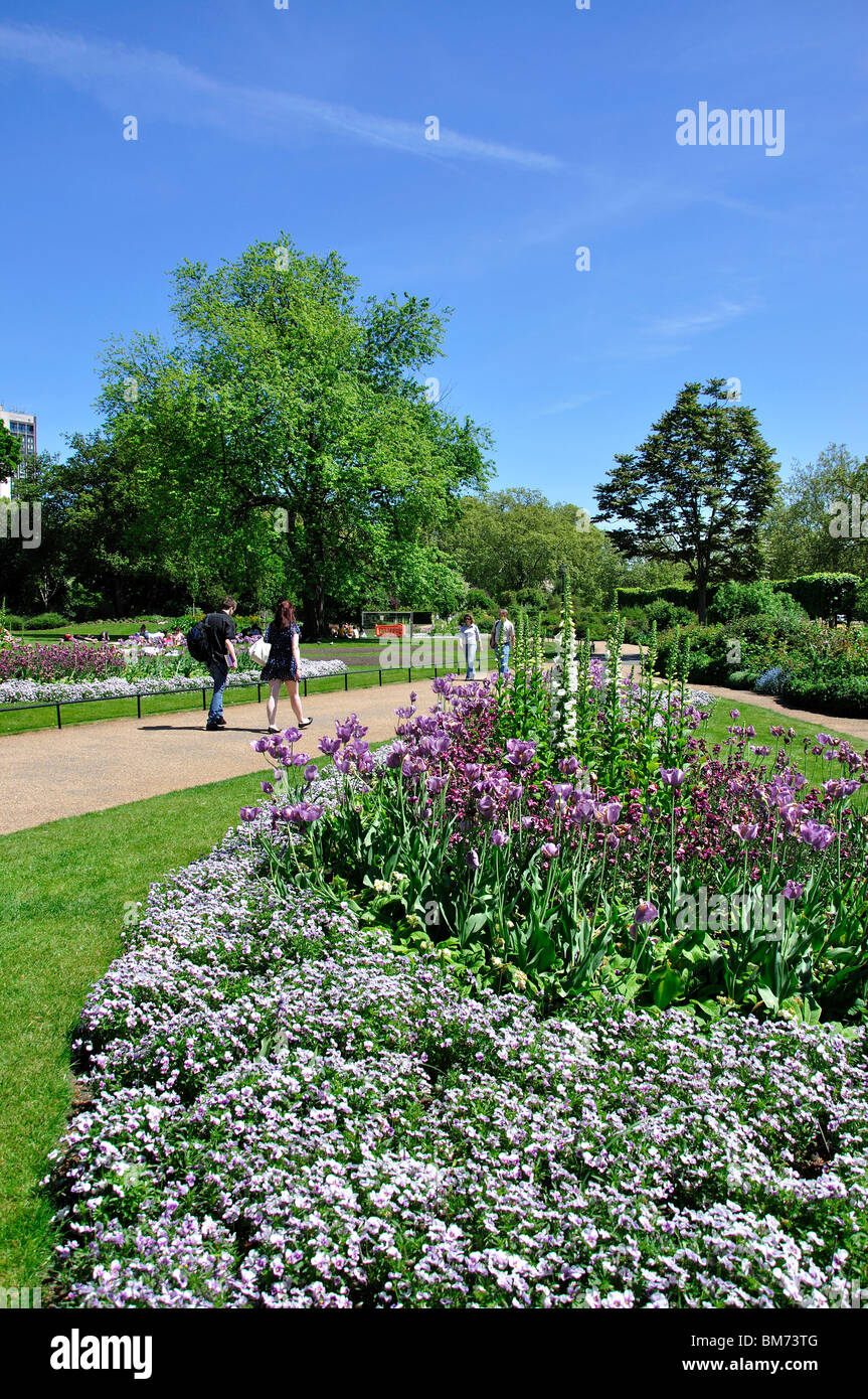 Weg durch die Blume Betten, Hyde Park, City of Westminster, London, England, Vereinigtes Königreich Stockfoto