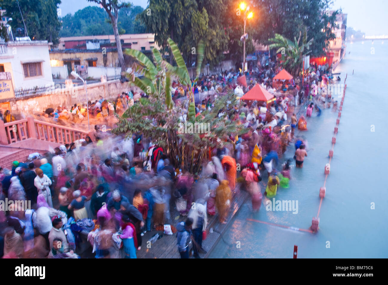 Baden an Kumbh mela 2010, Festival haridwar Hindu sadhu Stockfoto