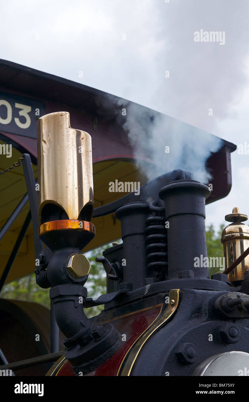 Sicherheitsventile Dampf auf einen Dampftraktor Abblasen. Stockfoto