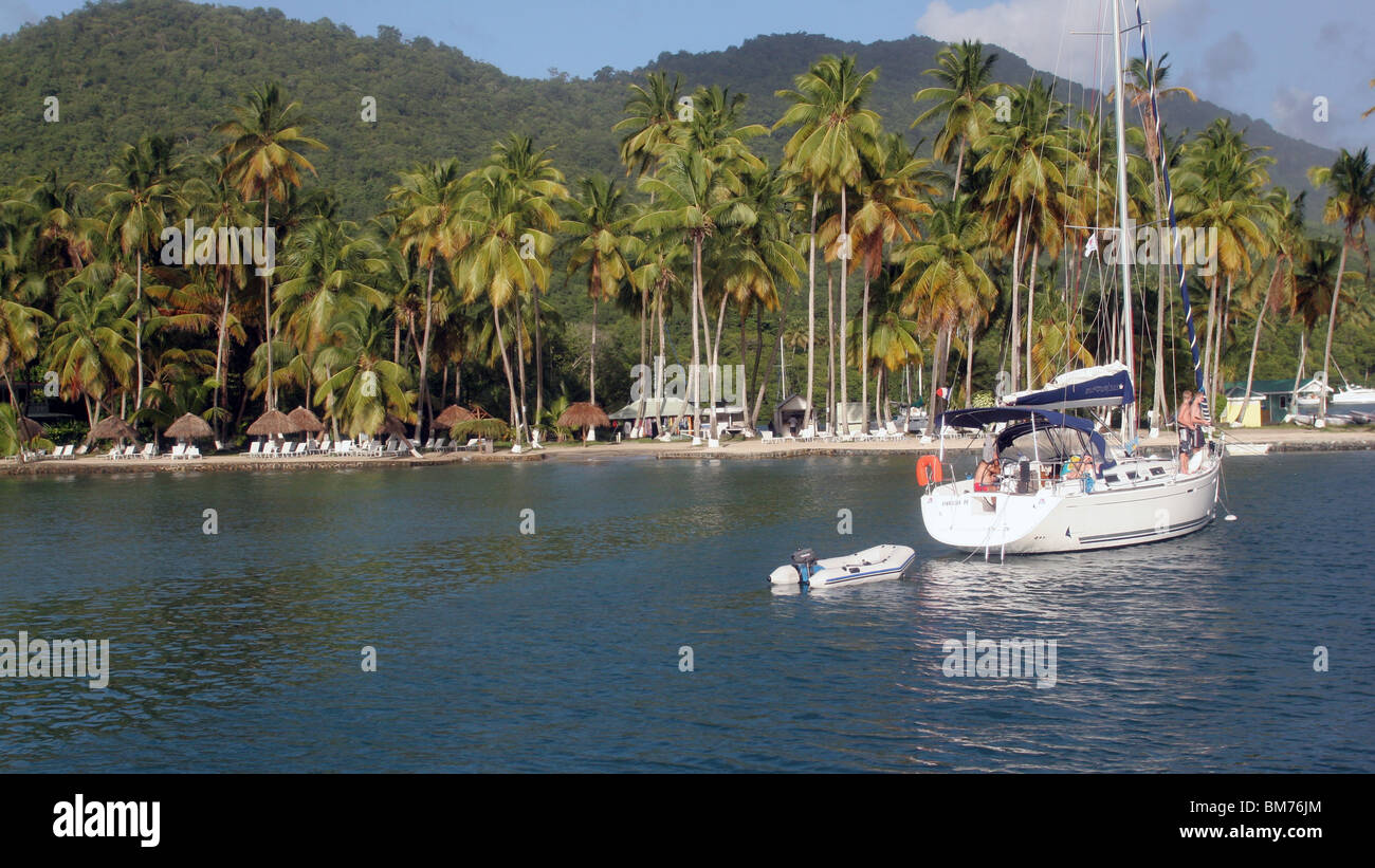 Eine Yacht, einer karibischen Insel angedockt Stockfoto